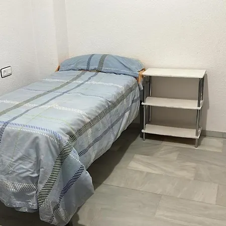 Bedroom 20 Minutes From Sevilha בית אירוח *